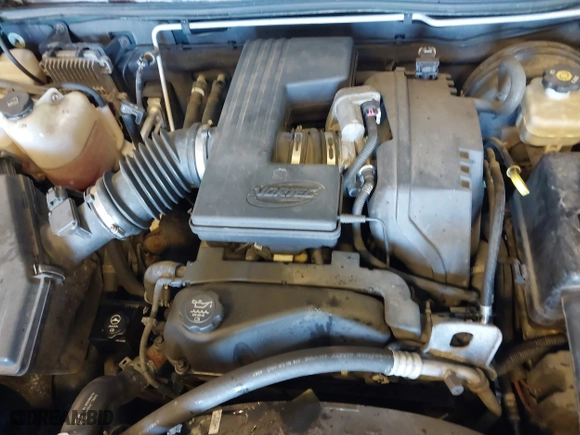 2005 Chevrolet Colorado LS Z71 with VIN 1GCDT196858193853, listed as a IAAI auction lot 41664013 with 184,424 mi miles. Bid and sale history available at carsss.com. Image 10.