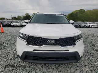 2021 Kia Sorento LX z VIN 5XYRG4LC3MG022168, wystawiony jako Copart lot #52895075 z przebiegiem 93 914 mil mil oraz Szkody całkowita. Historia ofert i sprzedaży dostępna na DreamBid. Obrazek 5.