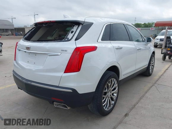 2017 Cadillac XT5 Luxury FWD z VIN 1GYKNBRS3HZ195197, wystawiony jako IAAI lot #42033419 z przebiegiem 76 709 mil mil oraz . Historia ofert i sprzedaży dostępna na DreamBid. Obrazek 4.