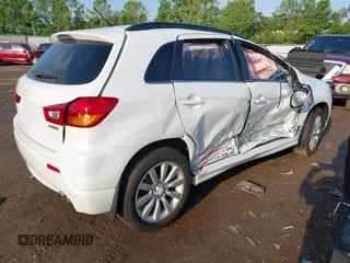 2011 Mitsubishi Outlander SE z VIN JA4AP4AU1BZ021926, wystawiony jako IAAI lot #42269085 z przebiegiem 113 010 mil mil oraz . Historia ofert i sprzedaży dostępna na DreamBid. Obrazek 4.