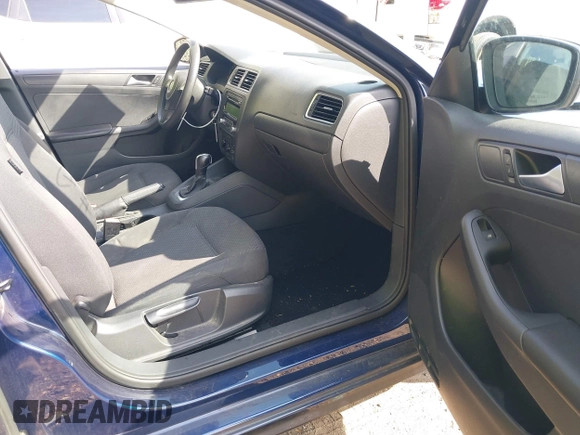 2014 Volkswagen Jetta S z VIN 3VW2K7AJ2EM429306, wystawiony jako IAAI lot #42161911 z przebiegiem 129 997 mil mil oraz . Historia ofert i sprzedaży dostępna na DreamBid. Obrazek 5.