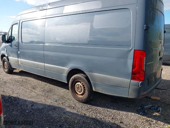 2019 Mercedes-Benz Sprinter Cargo Van with VIN WD4PF1CD1KP126367, listed as a IAAI auction lot 40745609 with 140,903 mi miles. Bid and sale history available at carsss.com. Image 3.