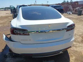 2013 Tesla Model S z VIN 5YJSA1CN6DFP21076, wystawiony jako IAAI lot #41984834 z przebiegiem 154 662 mil mil oraz . Historia ofert i sprzedaży dostępna na DreamBid. Obrazek 6.