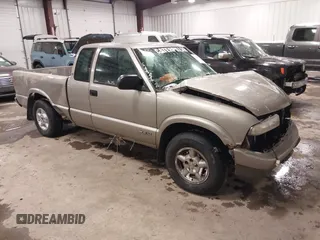 2001 Chevrolet S-10 LS with VIN 1GCDT19W118151261, listed as a IAAI auction lot 41389511 with 102,482 mi miles and . Bid and sale history available at DreamBid. Image 1.