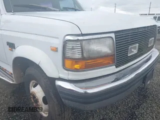 1995 Ford F-350 z VIN 1FTJW35G2SEA08715, wystawiony jako IAAI lot #41997319 z przebiegiem 204 657 mil mil oraz . Historia ofert i sprzedaży dostępna na DreamBid. Obrazek 6.