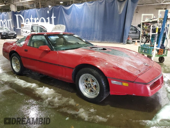 1984 Chevrolet Corvette z VIN 1G1AY0789E5120004, wystawiony jako Copart lot #45054405 z przebiegiem 43 294 mil mil oraz Czysty tytuł • Clean title. Historia ofert i sprzedaży dostępna na DreamBid. Obrazek 4.