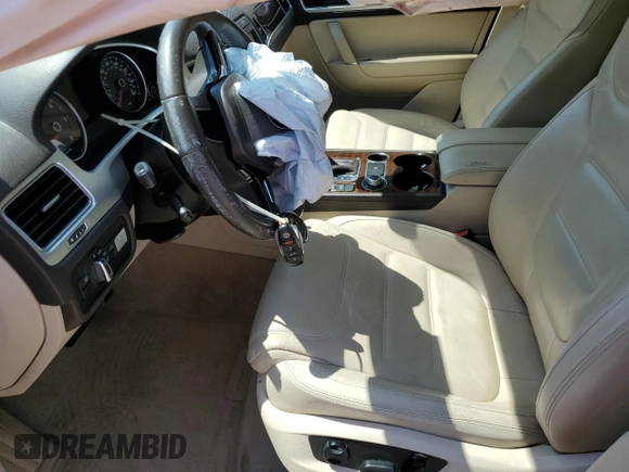 2015 Volkswagen Touareg Lux z VIN WVGEP9BP2FD006802, wystawiony jako Copart lot #52291965 z przebiegiem 122 787 mil mil oraz Szkoda całkowita • Salvage title. Historia ofert i sprzedaży dostępna na DreamBid. Obrazek 7.