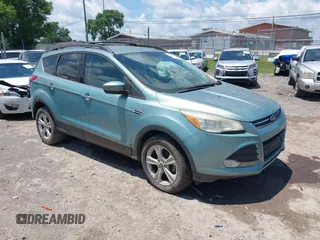 2013 Ford Escape SE z VIN 1FMCU0GX0DUA90717, wystawiony jako IAAI lot #42558297 z przebiegiem 122 785 mil mil oraz . Historia ofert i sprzedaży dostępna na DreamBid. Obrazek 1.