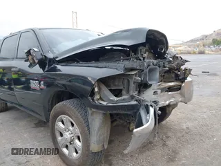2018 Ram 2500 Tradesman z VIN 3C6UR5CL0JG369584, wystawiony jako IAAI lot #41424493 z przebiegiem Nie podano mil oraz . Historia ofert i sprzedaży dostępna na DreamBid. Obrazek 11.