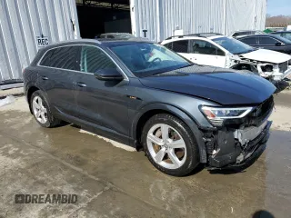 2019 Audi e-tron Premium Plus z VIN WA1LAAGEXKB015138, wystawiony jako Copart lot #48853815 z przebiegiem 35 816 mil mil oraz Szkody całkowita. Historia ofert i sprzedaży dostępna na DreamBid. Obrazek 4.