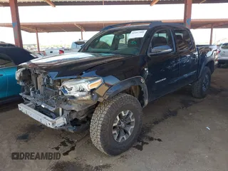 2017 Toyota Tacoma SR5 z VIN 3TMCZ5AN0HM110825, wystawiony jako IAAI lot #42297408 z przebiegiem 126 769 mil mil oraz . Historia ofert i sprzedaży dostępna na DreamBid. Obrazek 17.