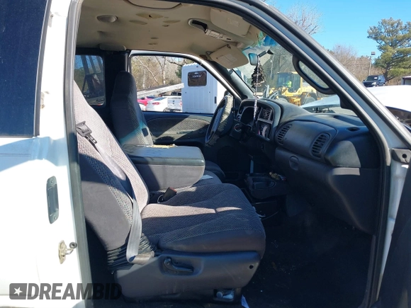 2000 Dodge 2500 with VIN 3B7KF2368YG109364, listed as a IAAI auction lot 41375210 with 316,487 mi miles and . Bid and sale history available at DreamBid. Image 5.