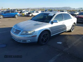 2004 Volkswagen Phaeton V8 z VIN WVWAF63D048009292, wystawiony jako IAAI lot #41204597 z przebiegiem 149 623 mil mil oraz . Historia ofert i sprzedaży dostępna na DreamBid. Obrazek 2.