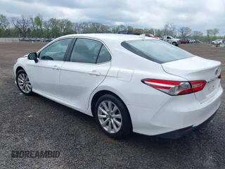 2019 Toyota Camry LE z VIN 4T1B11HK8KU819721, wystawiony jako IAAI lot #42127411 z przebiegiem 101 333 mil mil oraz . Historia ofert i sprzedaży dostępna na DreamBid. Obrazek 3.