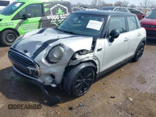 2016 MINI Hardtop 4 Door z VIN WMWXU1C54G2A93779, wystawiony jako IAAI lot #41933339 z przebiegiem 85 000 mil mil oraz . Historia ofert i sprzedaży dostępna na DreamBid. Obrazek 17.