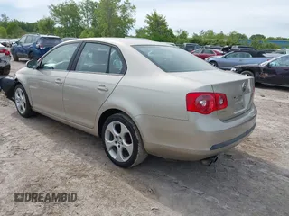 2006 Volkswagen Jetta Value Edition z VIN 3VWPF71K16M760303, wystawiony jako IAAI lot #42352139 z przebiegiem 112 012 mil mil oraz . Historia ofert i sprzedaży dostępna na DreamBid. Obrazek 3.