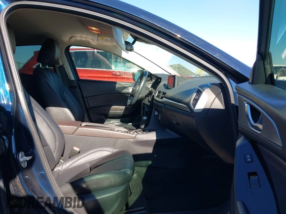 2018 Mazda 3 Touring z VIN 3MZBN1L36JM238646, wystawiony jako IAAI lot #41376772 z przebiegiem 97 261 mil mil oraz . Historia ofert i sprzedaży dostępna na DreamBid. Obrazek 5.