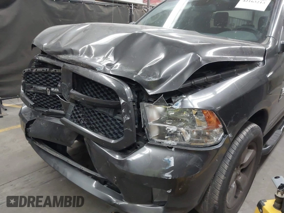 2019 Ram 1500 Tradesman z VIN 1C6RR7FG6KS625365, wystawiony jako IAAI lot #42163213 z przebiegiem 99 259 mil mil oraz . Historia ofert i sprzedaży dostępna na DreamBid. Obrazek 6.