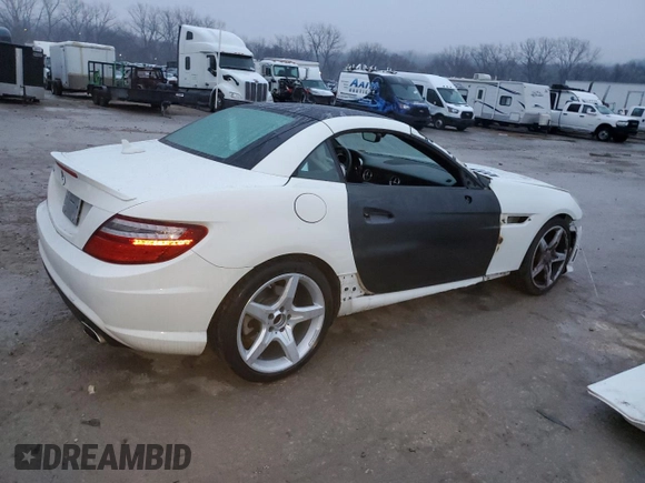 2012 Mercedes-Benz SLK 350 z VIN WDDPK5HA7CF026962, wystawiony jako Copart lot #42759625 z przebiegiem 51 512 mil mil oraz Szkoda całkowita • Salvage title. Historia ofert i sprzedaży dostępna na DreamBid. Obrazek 3.