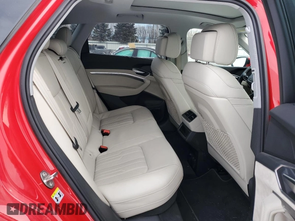 2021 Audi e-tron Prestige z VIN WA1VAAGE8MB040969, wystawiony jako Copart lot #44968835 z przebiegiem 24 137 mil mil oraz Szkody całkowita. Historia ofert i sprzedaży dostępna na DreamBid. Obrazek 10.