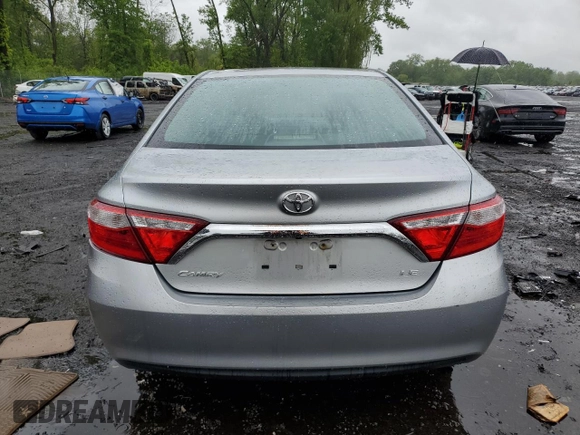 2015 Toyota Camry XLE z VIN 4T4BF1FK7FR460099, wystawiony jako Copart lot #57674195 z przebiegiem 162 774 mil mil oraz Szkoda całkowita • Salvage title. Historia ofert i sprzedaży dostępna na DreamBid. Obrazek 6.