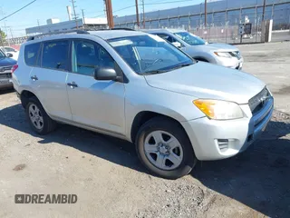 2010 Toyota RAV4 z VIN 2T3ZF4DV1AW032620, wystawiony jako IAAI lot #42619950 z przebiegiem 267 850 mil mil oraz . Historia ofert i sprzedaży dostępna na DreamBid. Obrazek 1.