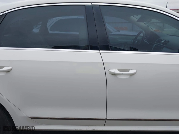 2013 Volkswagen Passat TDI SE with VIN 1VWBN7A34DC075197, listed as a IAAI auction lot 41707346 with 188,685 mi miles. Bid and sale history available at carsss.com. Image 14.