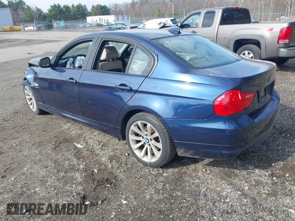 2011 BMW 3 Series 328i xDrive with VIN WBAPK5G52BNN25068, listed as a IAAI auction lot 42033139 with 168,055 mi miles. Bid and sale history available at carsss.com. Image 3.