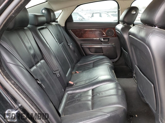 2013 Jaguar XJ z VIN SAJWJ1CD5D8V53294, wystawiony jako Copart lot #49711445 z przebiegiem 100 675 mil mil oraz Szkoda całkowita • Salvage title. Historia ofert i sprzedaży dostępna na DreamBid. Obrazek 10.