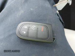 2021 Jeep Cherokee Altitude z VIN 1C4PJLLB8MD164590, wystawiony jako IAAI lot #41919423 z przebiegiem 29 672 mil mil oraz . Historia ofert i sprzedaży dostępna na DreamBid. Obrazek 11.
