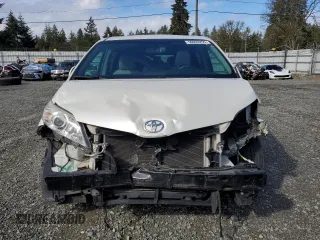 2017 Toyota Sienna XLE Auto Access Seat with VIN 5TDYZ3DC5HS830688, listed as a Copart auction lot 50609255 with 88,954 mi miles and Salvage Title. Bid and sale history available at carsss.com. Image 5.