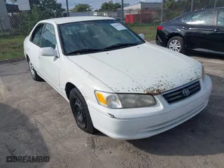 2000 Toyota Camry CE with VIN 4T1BG22K4YU943121, listed as a IAAI auction lot 41183443 with 260,939 mi miles. Bid and sale history available at carsss.com. Image 1.