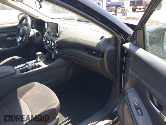2024 Nissan Sentra SV z VIN 3N1AB8CV9RY271391, wystawiony jako IAAI lot #42506867 z przebiegiem 15 955 mil mil oraz . Historia ofert i sprzedaży dostępna na DreamBid. Obrazek 5.