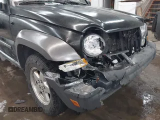 2005 Jeep Liberty Sport with VIN 1J4GL48K75W508905, listed as a IAAI auction lot 41933919 with 203,514 mi miles. Bid and sale history available at carsss.com. Image 6.