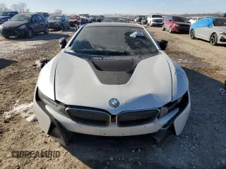 2015 BMW i8 z VIN WBY2Z2C51FV392594, wystawiony jako Copart lot #42561715 z przebiegiem Nie podano mil oraz Szkoda całkowita • Salvage title. Historia ofert i sprzedaży dostępna na DreamBid. Obrazek 5.