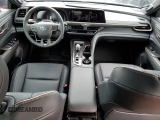 2025 Toyota Crown XLE z VIN JTDACAAJ2S3005145, wystawiony jako Copart lot #83639734 z przebiegiem 203 mil mil oraz Szkody całkowita. Historia ofert i sprzedaży dostępna na DreamBid. Obrazek 8.