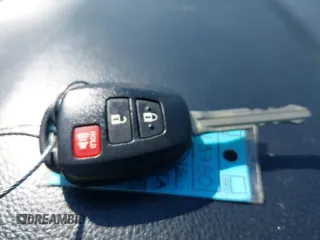 2016 Toyota Highlander LE Plus z VIN 5TDZKRFHXGS135786, wystawiony jako IAAI lot #41567851 z przebiegiem 198 969 mil mil oraz . Historia ofert i sprzedaży dostępna na DreamBid. Obrazek 11.