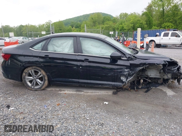 2023 Volkswagen Jetta SE z VIN 3VW7M7BUXPM061694, wystawiony jako IAAI lot #42231342 z przebiegiem 39 063 mil mil oraz . Historia ofert i sprzedaży dostępna na DreamBid. Obrazek 13.