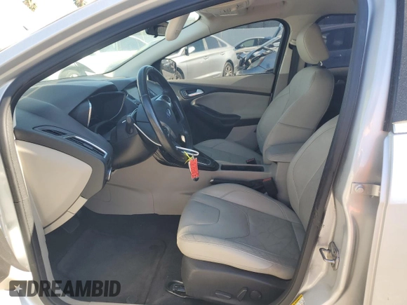 2015 Ford Focus Electric с VIN 1FADP3R42FL380198, выставлен на аукционе Copart как лот 64259355 с пробегом 43 566 миль миль и Чистый • Clean title. История ставок и продаж доступна на DreamBid. Изображение 7.