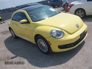 2014 Volkswagen Beetle 2.5L z VIN 3VWJX7AT7EM631623, wystawiony jako IAAI lot #42536326 z przebiegiem 156 434 mil mil oraz . Historia ofert i sprzedaży dostępna na DreamBid. Obrazek 1.