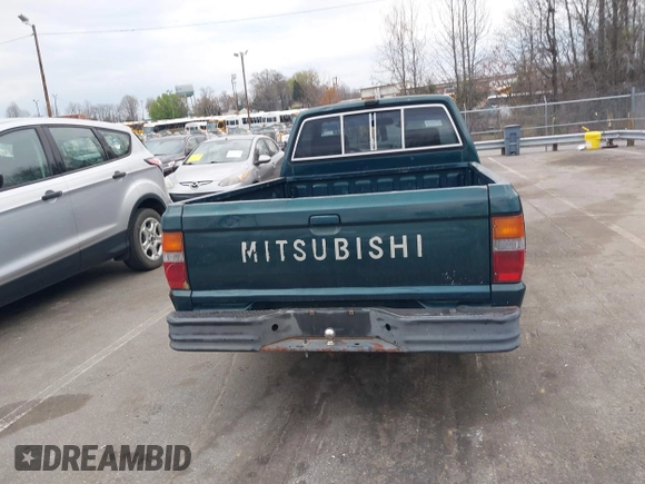 1992 Mitsubishi Mighty Max z VIN JA7FL24W5NP011633, wystawiony jako IAAI lot #41864873 z przebiegiem 301 895 mil mil oraz . Historia ofert i sprzedaży dostępna na DreamBid. Obrazek 16.