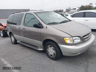 1998 Toyota Sienna LE with VIN 4T3ZF13C4WU047568, listed as a IAAI auction lot 42062449 with 130,019 mi miles. Bid and sale history available at carsss.com. Image 1.