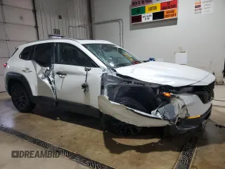 2025 Mazda CX-50 S Premium z VIN 7MMVABDM8SN311953, wystawiony jako Copart lot #58232445 z przebiegiem 5 932 mil mil oraz Szkoda całkowita • Salvage title. Historia ofert i sprzedaży dostępna na DreamBid. Obrazek 4.