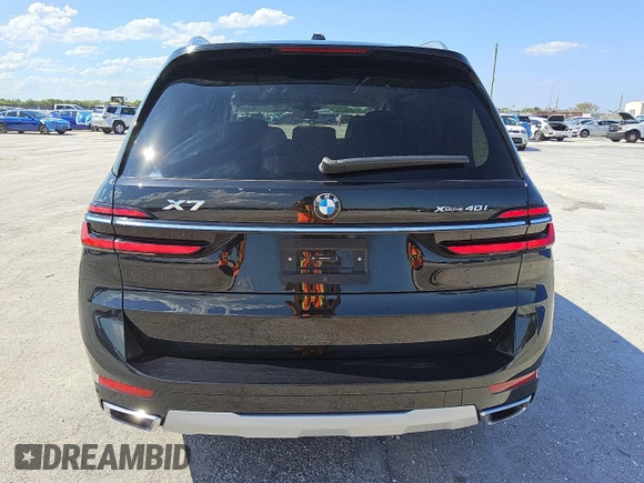 2024 BMW X7 xDrive40i z VIN 5UX23EM07R9V08996, wystawiony jako Copart lot #56997025 z przebiegiem 27 719 mil mil oraz Czysty tytuł • Clean title. Historia ofert i sprzedaży dostępna na DreamBid. Obrazek 6.