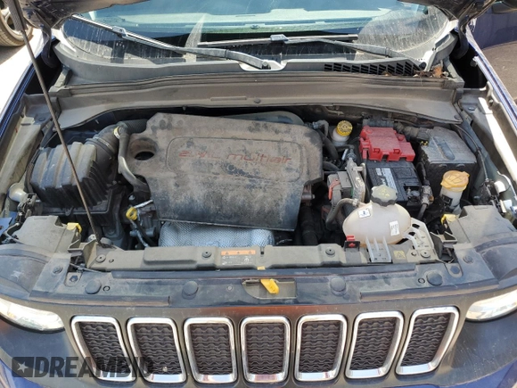 2020 Jeep Renegade Jeepster z VIN ZACNJAAB0LPL03333, wystawiony jako Copart lot #61016634 z przebiegiem 71 984 mil mil oraz Czysty tytuł • Clean title. Historia ofert i sprzedaży dostępna na DreamBid. Obrazek 12.