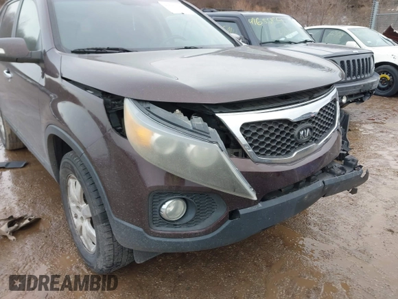 2011 Kia Sorento LX with VIN 5XYKT4A15BG158099, listed as a IAAI auction lot 41641344 with 171,289 mi miles. Bid and sale history available at carsss.com. Image 13.