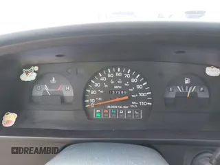 1992 Toyota Pickup DLX z VIN 4TARN81PXNZ004395, wystawiony jako IAAI lot #41729264 z przebiegiem 137 289 mil mil oraz . Historia ofert i sprzedaży dostępna na DreamBid. Obrazek 7.