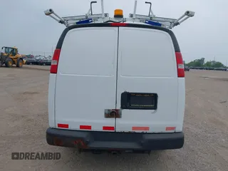 2017 Chevrolet Express Cargo z VIN 1GCWGAFF4H1241069, wystawiony jako IAAI lot #42465525 z przebiegiem 89 006 mil mil oraz . Historia ofert i sprzedaży dostępna na DreamBid. Obrazek 16.