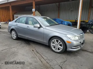 2013 Mercedes-Benz C 300 Sport z VIN WDDGF8AB2DG132238, wystawiony jako Copart lot #54061085 z przebiegiem 91 480 mil mil oraz Szkoda całkowita • Salvage title. Historia ofert i sprzedaży dostępna na DreamBid. Obrazek 4.