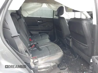 2024 Nissan Pathfinder SL z VIN 5N1DR3CC8RC233291, wystawiony jako IAAI lot #42006096 z przebiegiem 21 839 mil mil oraz . Historia ofert i sprzedaży dostępna na DreamBid. Obrazek 8.